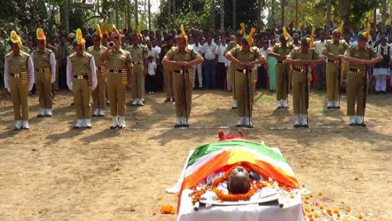 Kamalpur: Funeral of deceased MLA Sudhir Das completed with due honor: TSR paid Guard of Honor to the deceased Kamalpur: Funeral of deceased MLA Sudhir Das completed with due honor: TSR paid Guard of Honor to the deceased